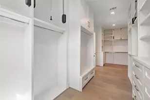 8619 Cedarbrake Dr, Spring Valley Village, TX 77055 - Photo 23