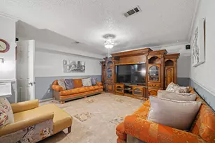 922 Peach Spring Dr, Houston, TX 77088 - Photo 9