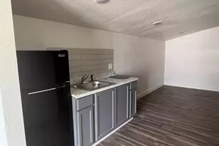 201 Eastwood St, Houston, TX 77011 - Photo 7