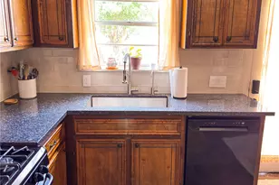 1316 Winnie St, Galveston, TX 77550 - Photo 7