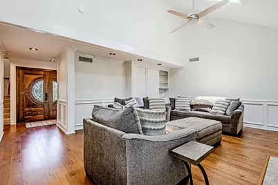 10307 Piping Rock Lane, Houston, TX 77042 - Photo 9