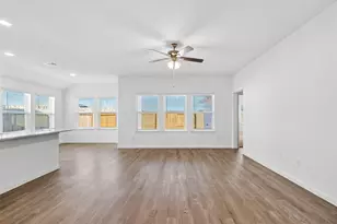 2115 Spring Hollow Dr, Baytown, TX 77521 - Photo 5