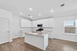 2115 Spring Hollow Dr, Baytown, TX 77521 - Photo 7