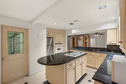 2927 Rockyridge Drive, Houston, TX 77063 - Photo 13