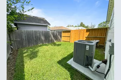 8141 Jeffery Street, Houston, TX 77028 - Photo 35