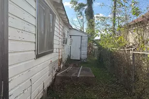 4622 Russell St, Houston, TX 77026 - Photo 3