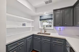 10707 Boardwalk St, Houston, TX 77042 - Photo 9