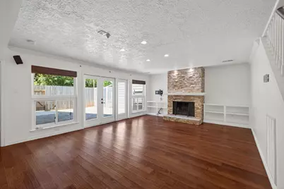 10707 Boardwalk Street, Houston, TX 77042 - Photo 15