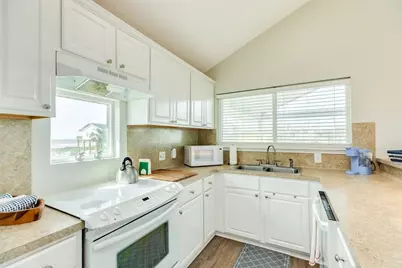 16906 Beachcomber Drive, Jamaica Beach, TX 77554 - Photo 21