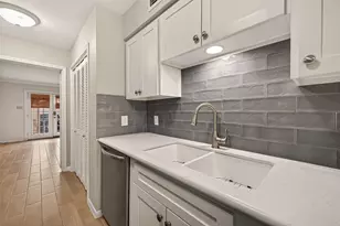 10180 Longmont Dr, Houston, TX 77042 - Photo 13