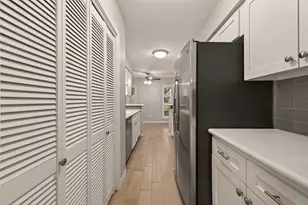 10180 Longmont Dr, Houston, TX 77042 - Photo 17