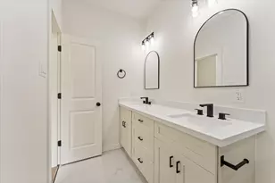 9119 Henrietta St, Houston, TX 77088 - Photo 17