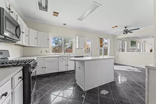 1306 Hunter Wood Dr, League City, TX 77573 - Photo 9