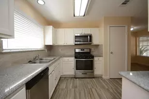15 S Tallowberry Dr, The Woodlands, TX 77381 - Photo 11