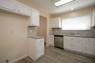 15 S Tallowberry Dr, The Woodlands, TX 77381 - Photo 9
