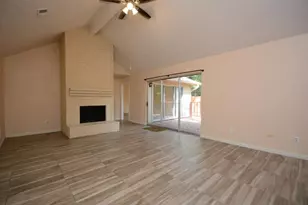 15 S Tallowberry Dr, The Woodlands, TX 77381 - Photo 5