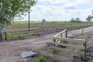 624 Berger Rd, Schulenburg, TX 78945 - Photo 5