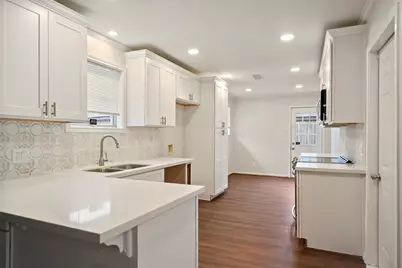 1807 Shadow Bend Drive, Houston, TX 77043 - Photo 11