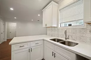 1807 Shadow Bend Dr, Houston, TX 77043 - Photo 11