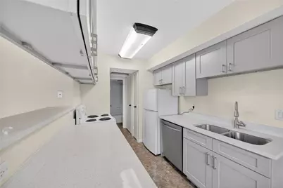 2750 Holly Hall Street #1706, Houston, TX 77054 - Photo 13