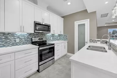 5914 Southridge Street #B, Houston, TX 77033 - Photo 13
