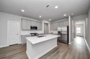 8811 Bird Br Dr, Houston, TX 77078 - Photo 5