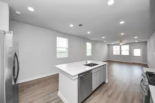8811 Bird Br Dr, Houston, TX 77078 - Photo 11