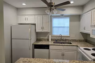 12968 Trail Hollow Dr, Houston, TX 77079 - Photo 9