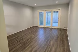 12968 Trail Hollow Dr, Houston, TX 77079 - Photo 3