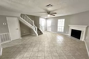 17303 Saturn Ln, Houston, TX 77058 - Photo 3
