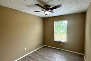 6910 Bayou Crest Dr, Houston, TX 77088 - Photo 13