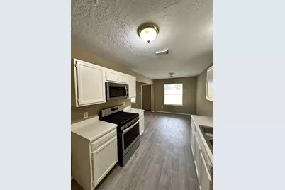 6910 Bayou Crest Drive, Houston, TX 77088 - Photo 7