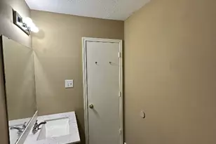 6910 Bayou Crest Dr, Houston, TX 77088 - Photo 17