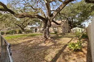 205 Jephson Dr, Alvin, TX 77511 - Photo 39