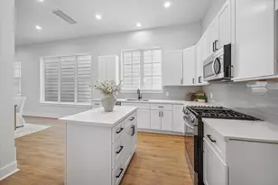 1037 W 17th St, Houston, TX 77008 - Photo 11
