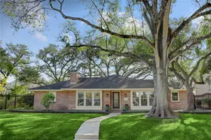 3813 Linkview Dr, Houston, TX 77025 - Photo 1