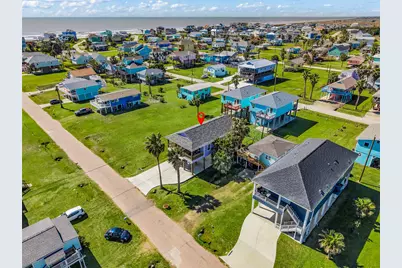 4028 Surf Drive, Galveston, TX 77554 - Photo 5