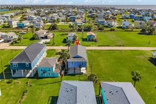 4028 Surf Dr, Galveston, TX 77554 - Photo 9