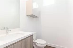 5868 E Post Oak Ln, Houston, TX 77055 - Photo 9