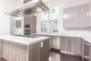 5868 E Post Oak Ln, Houston, TX 77055 - Photo 17