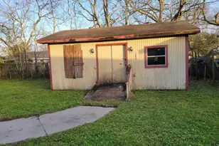 6136 25th St, Groves, TX 77619 - Photo 19