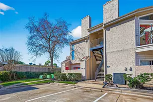 10855 Meadowglen Ln, Houston, TX 77042 - Photo 3