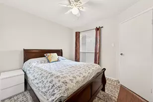 10855 Meadowglen Ln, Houston, TX 77042 - Photo 25