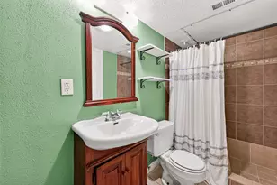 10855 Meadowglen Ln, Houston, TX 77042 - Photo 31