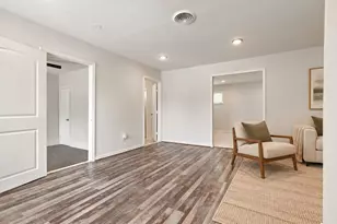 5635 Belarbor St, Houston, TX 77033 - Photo 9