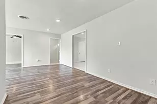 5635 Belarbor St, Houston, TX 77033 - Photo 15