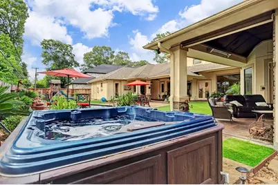 1611 Lynnview Drive, Houston, TX 77055 - Photo 9