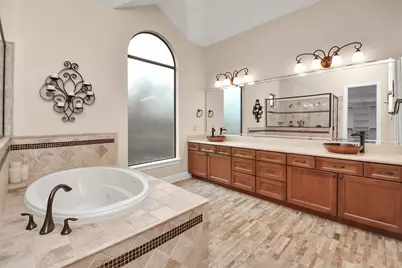 1611 Lynnview Drive, Houston, TX 77055 - Photo 19