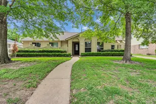 2811 Quincannon Ln, Houston, TX 77043 - Photo 1