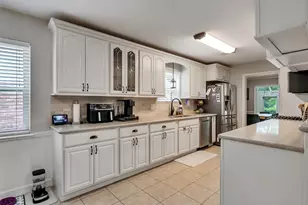 2811 Quincannon Ln, Houston, TX 77043 - Photo 11
